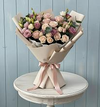 Букет цветов из:  Розы и Лизиантусы в Нязепетровске