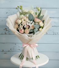 Букет цветов из:  Розы и Лизиантусы в Нязепетровске