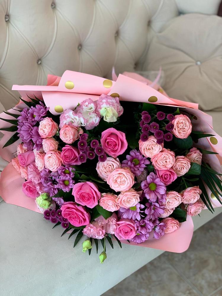 Букет цветов из: Хризантемы, Розы и Лизиантусы в Нязепетровске