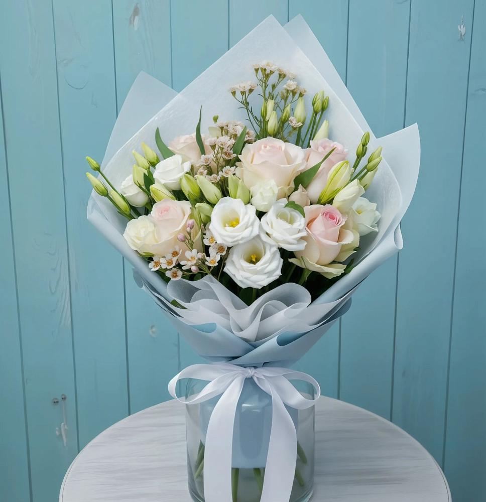 Букет цветов из: Розы и Лизиантусы в Нязепетровске