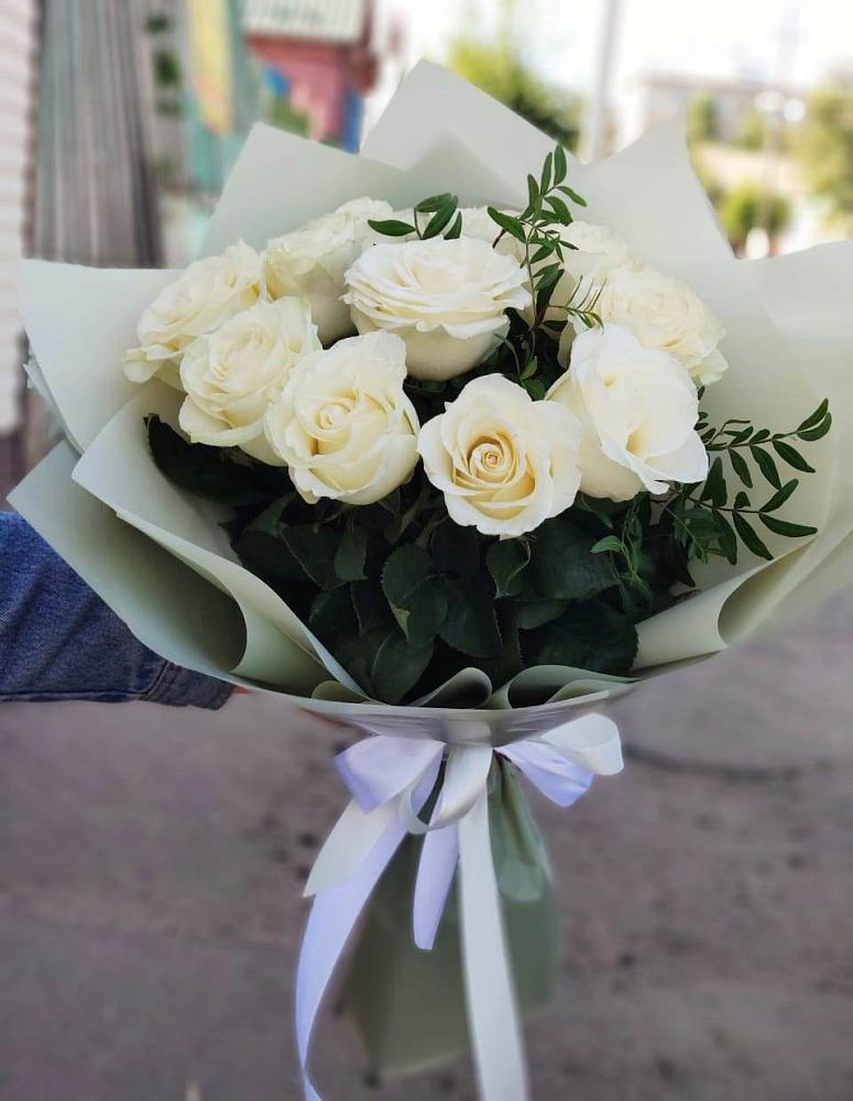Букет Белые розы Проуд в Нязепетровске