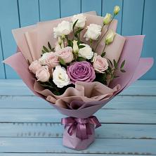 Букет цветов из:  Розы и Лизиантусы в Нязепетровске