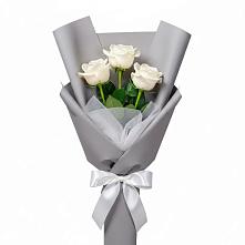 Букет 3 белые розы в Нязепетровске