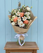 Букет цветов из:  Альстромерии, Лизиантусы, Розы и Хризантемы в Нязепетровске