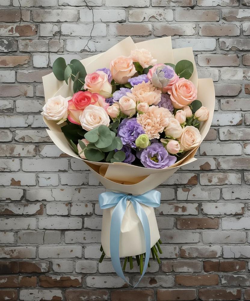 Букет цветов из: Розы, Лизиантусы и Гвоздики в Нязепетровске