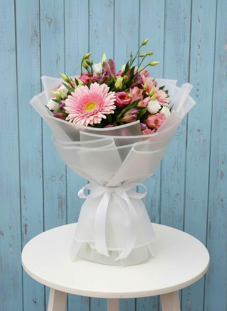 Букет цветов из: Герберы, Альстромерии и Лизиантусы в Нязепетровске