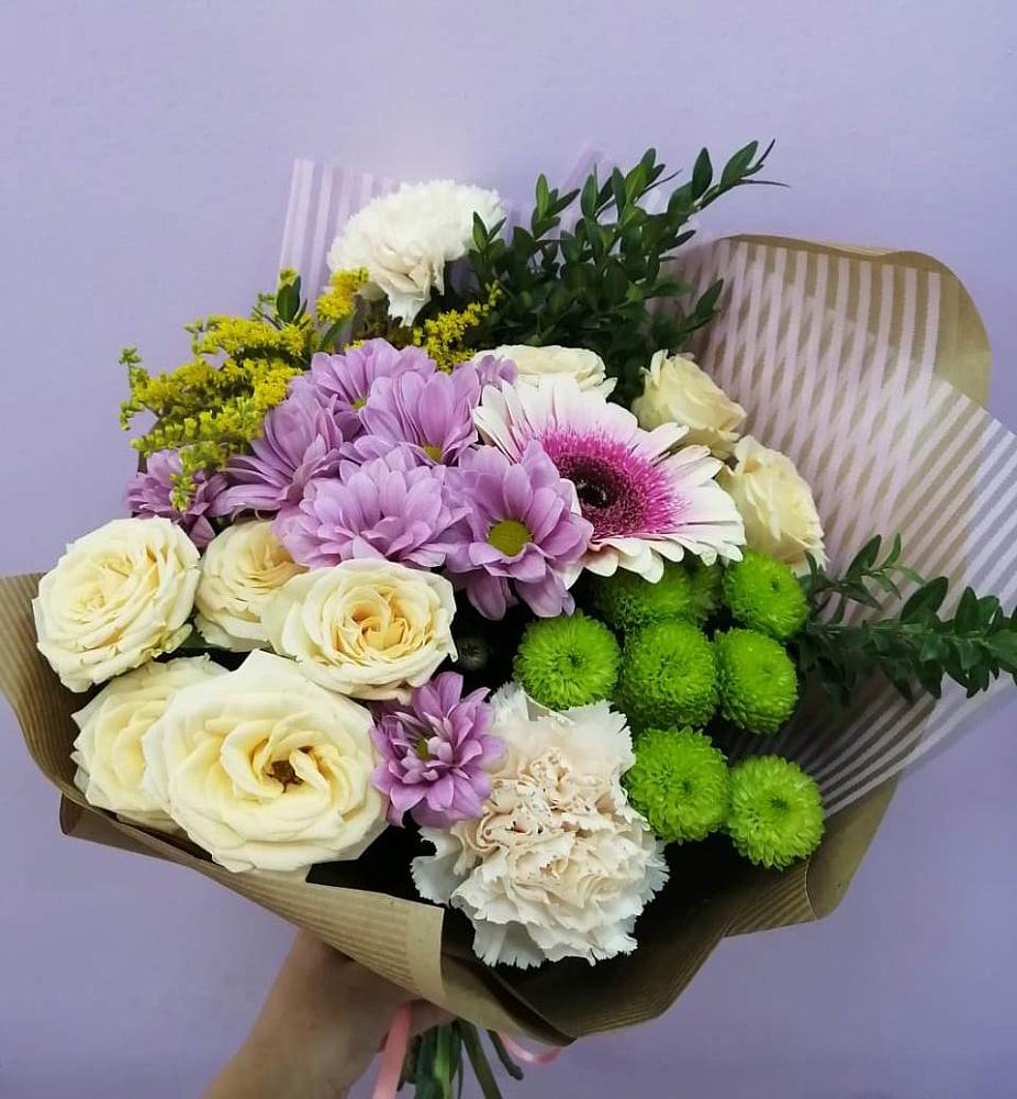 Букет цветов из: Хризантемы, Розы, Гвоздики и Герберы в Нязепетровске