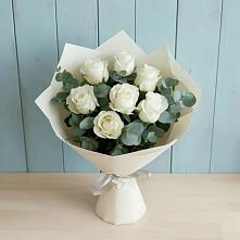 Букет Белые розы в Эвкалипте в Нязепетровске