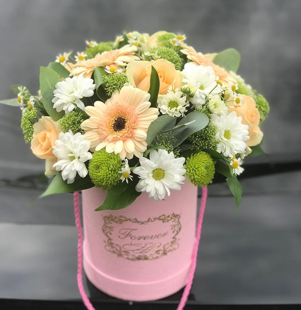 Цветочная композиция из Розы, Герберы и Хризантемы в шляпной коробке в Нязепетровске