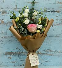 Букет цветов из:  Розы и Лизиантусы в Нязепетровске
