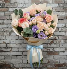 Букет цветов из:  Розы, Лизиантусы и Гвоздики в Нязепетровске