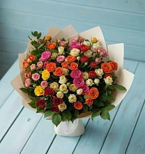 Букет Микс из разноцветных кустовых роз в Нязепетровске