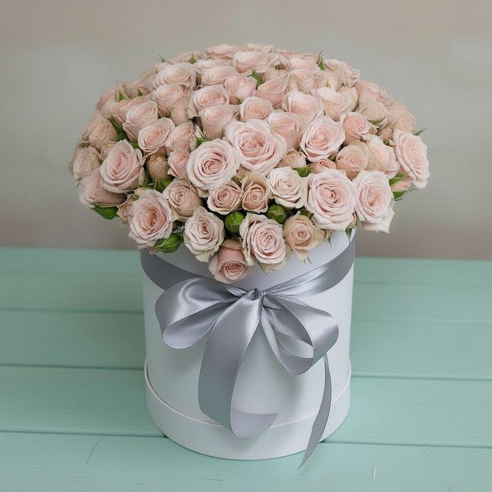 Цветочная композиция из Розы в шляпной коробке в Нязепетровске